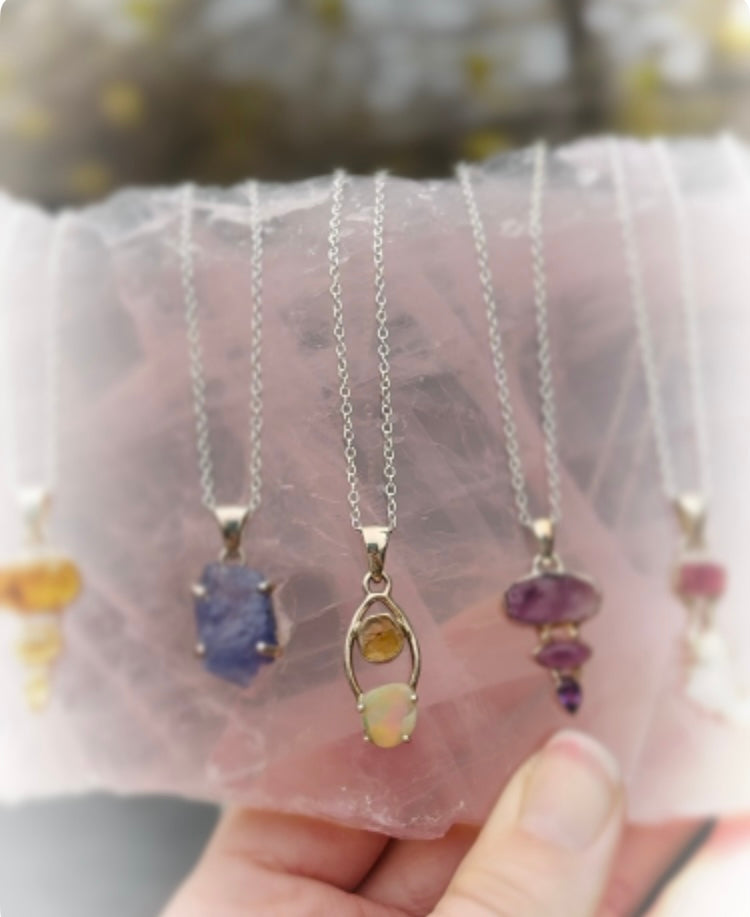 *Pendant Ethiopian Opal With Amplifier