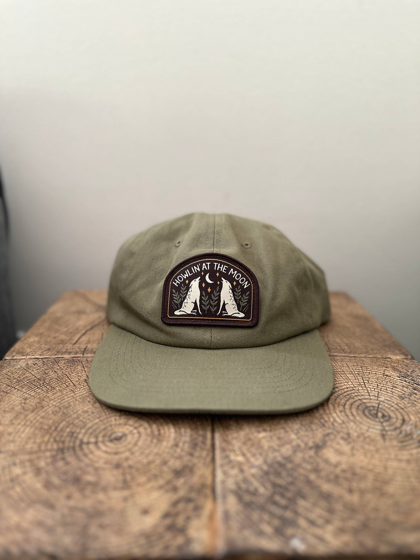 *Hat | Howlin' At The Moon