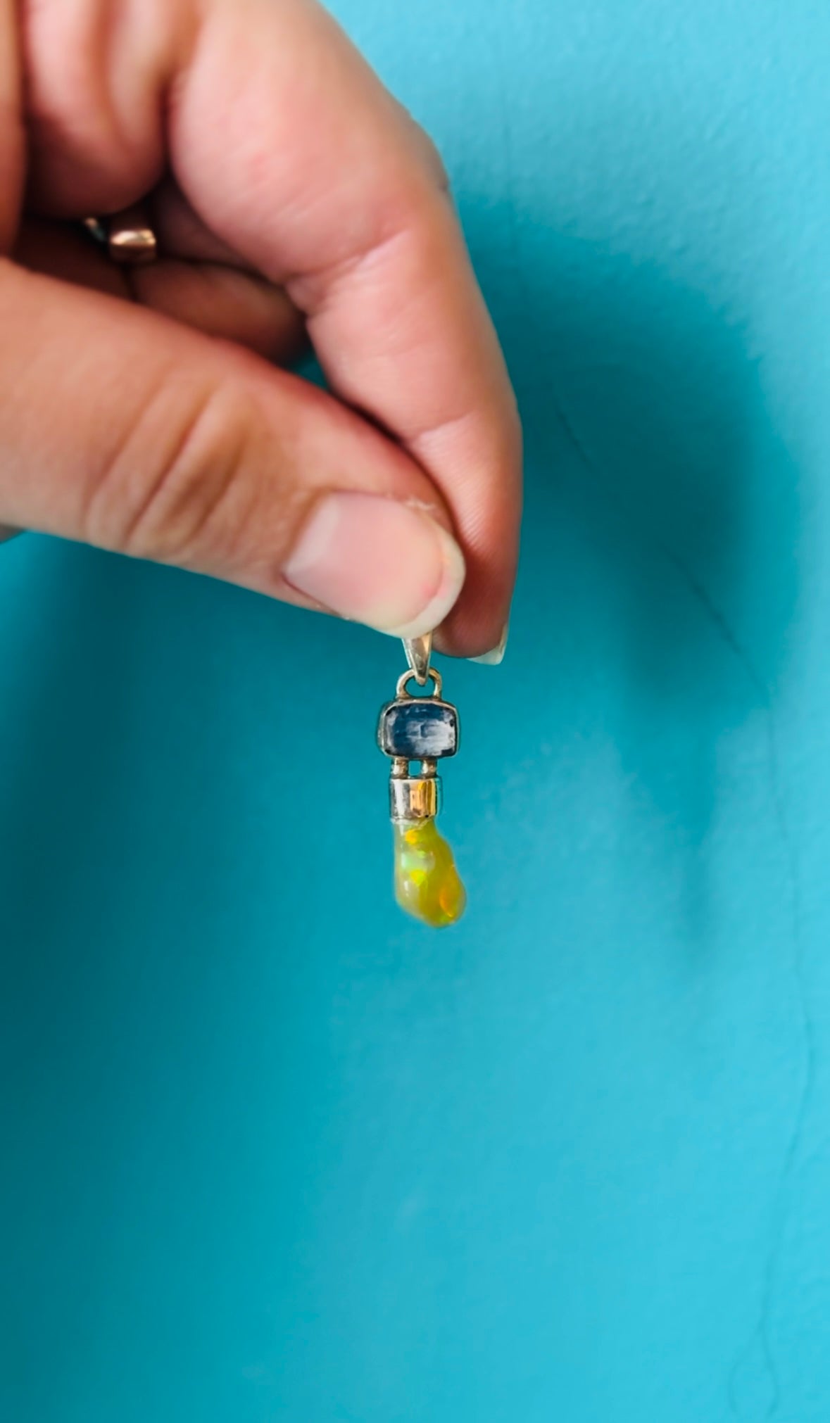 *Pendant Ethiopian Opal With Amplifier