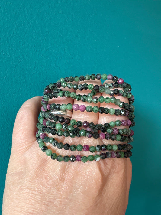 *Bracelet Ruby Zoisite faceted 4mm