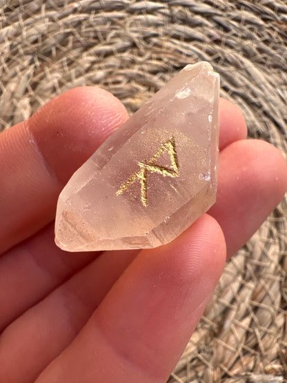 Rune Set Clear Quartz Raw