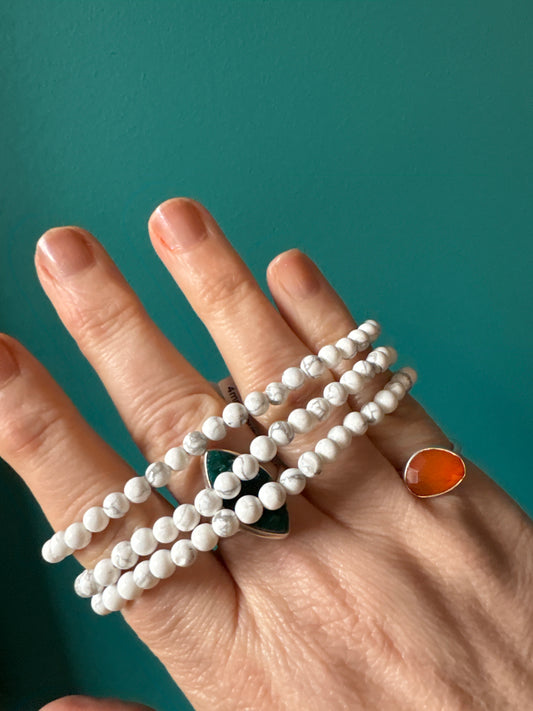 *Bracelet Howlite 4 mm