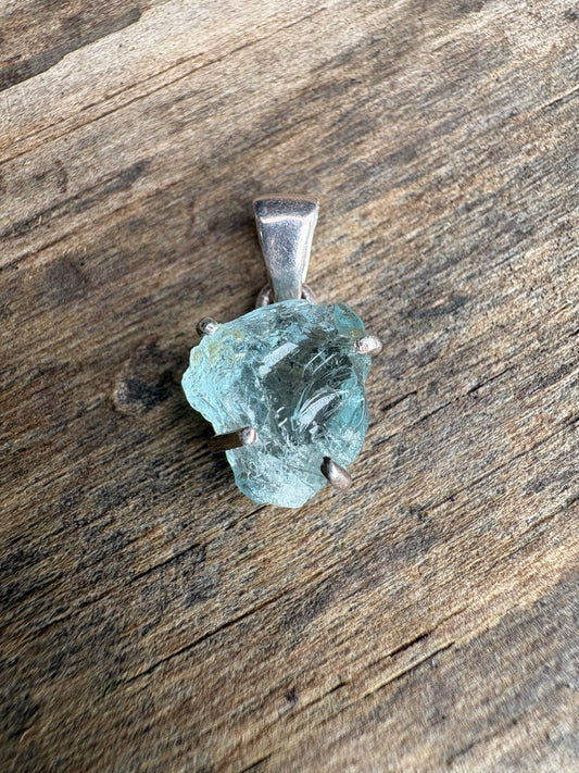 Aquamarine Crystal Pendant – Peace, Courage & Emotional Balance | Sterling Silver