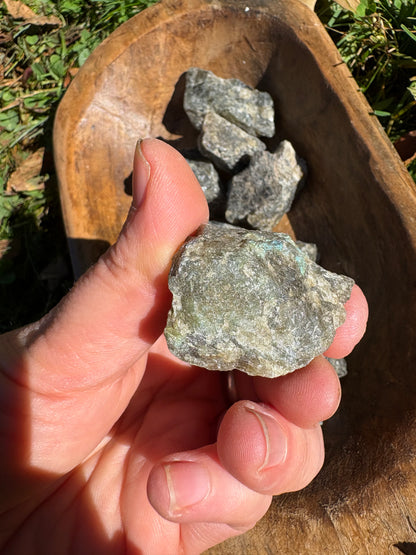 Labradorite Crystal – Intuition, Transformation & Protection