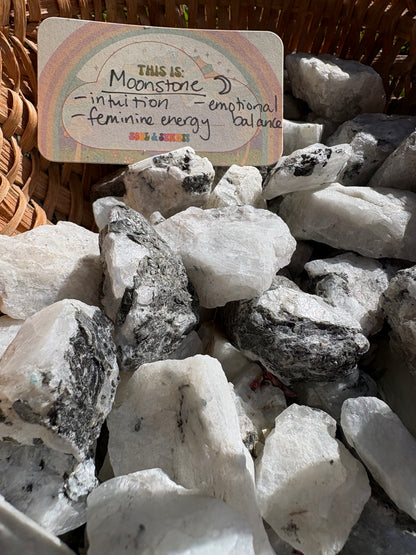 Moonstone Crystal – Intuition, New Beginnings & Lunar Energy