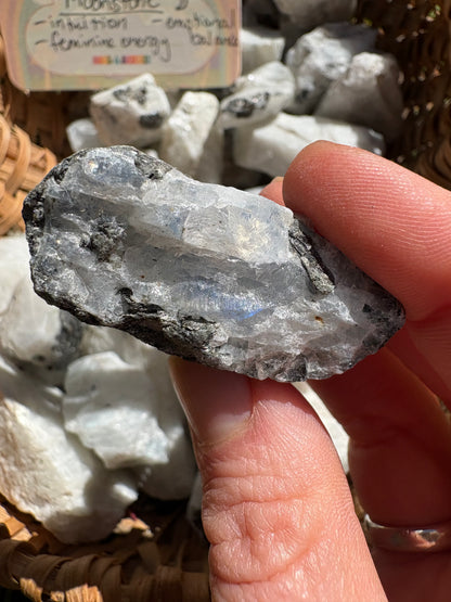 Moonstone Crystal – Intuition, New Beginnings & Lunar Energy