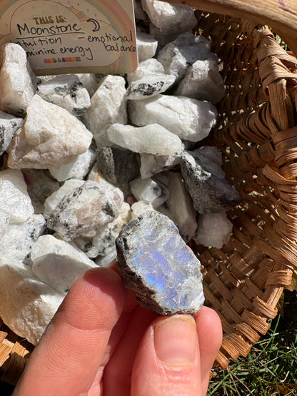Moonstone Crystal – Intuition, New Beginnings & Lunar Energy