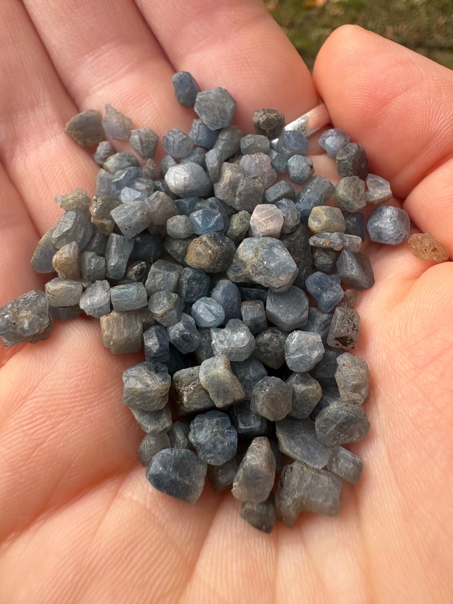Sapphire Crystal – Wisdom, Intuition & Inner Clarity