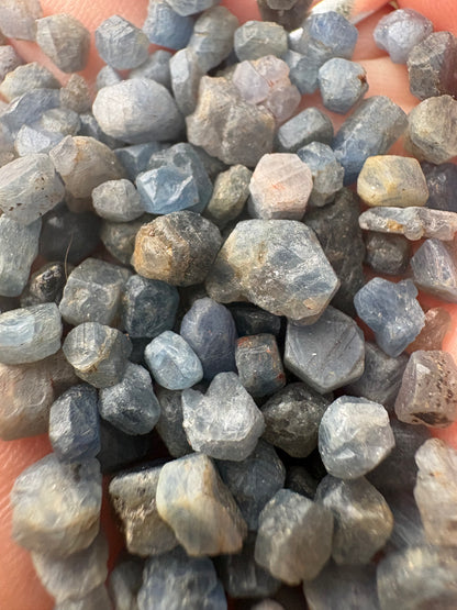 Sapphire Crystal – Wisdom, Intuition & Inner Clarity