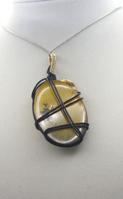 Plated Resin White Flower Pendant Necklace