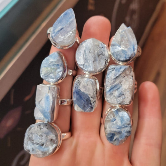 Ring Blue Kyanite with natural blue gemstones in various shapes set in silver bands on hand