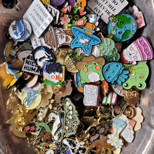 *Mixed Enamel Pins/metalbutton